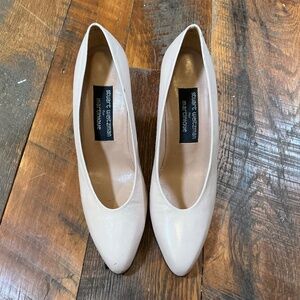 Vintage Stuart Weitzman for Martinique Beige Leather Classic Heels Size 7.5